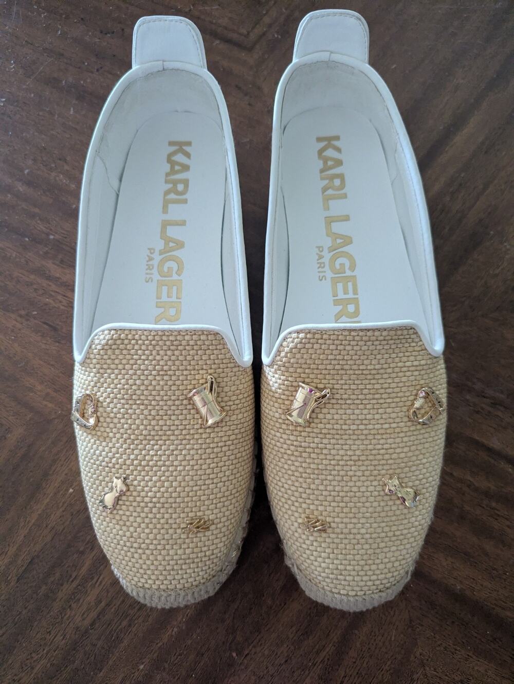 Karl Lagerfeld Paris Woven Espadrille Flats Beige/White, gold charms 8.5M,N no T
